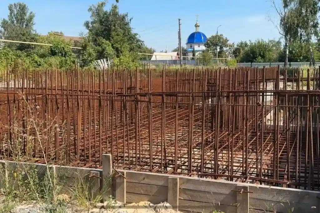 Будівництво укриття в Коростені затягується: проблеми з документацією і можливі терміни відновлення