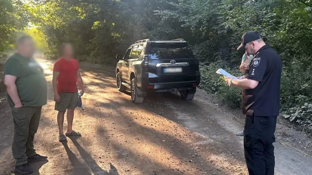 На Житомирщині викрили схему вимагання грошей у блогерів