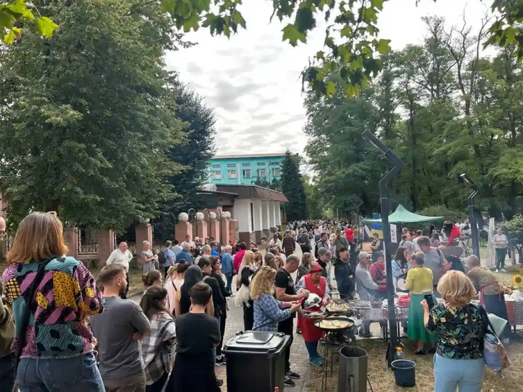 У Коростені відбувся 16-й благодійний Фестиваль дерунів: збирали кошти для ЗСУ