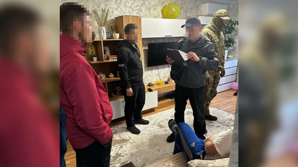 На Житомирщині перед судом постануть двоє колишніх керівників виправних установ за вимагання грошей у засуджених