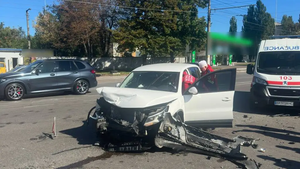 У Житомирі на перехресті Чуднівської та Шпаковської зіштовхнулися Peugeot і Volkswagen