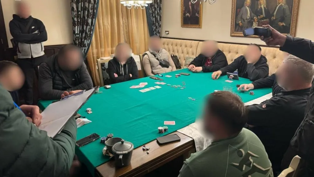 У Житомирі викрили підпільне казино: трьох місцевих мешканців судитимуть за організацію покерних турнірів