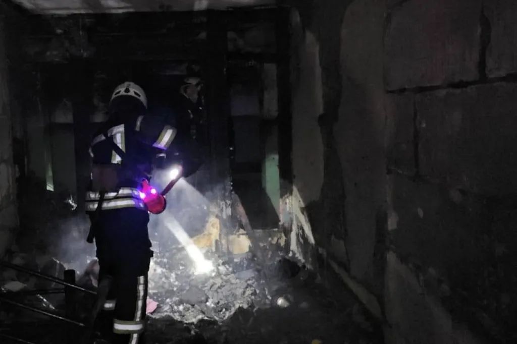 У Житомирі спалахнула пожежа в гуртожитку медичного інституту: евакуйовано десятки людей