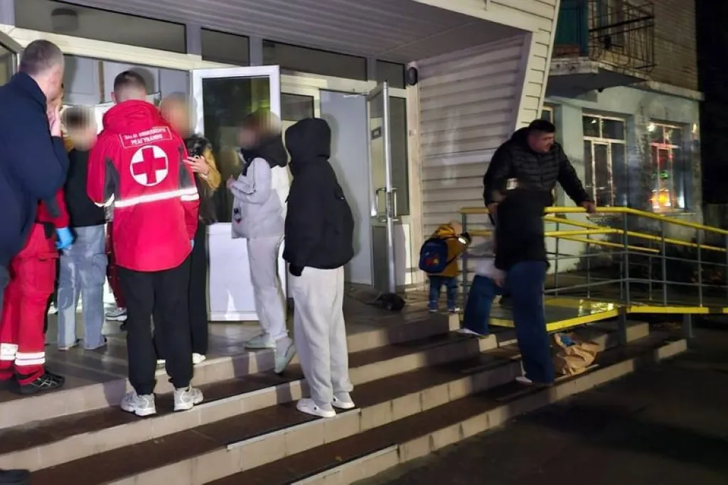 У Житомирі спалахнула пожежа в гуртожитку медичного інституту: евакуйовано десятки людей