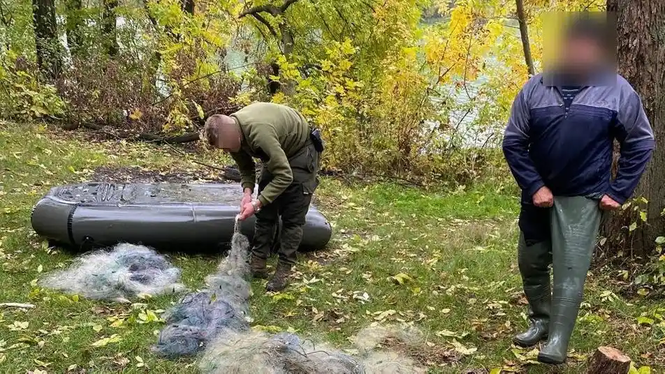 На Житомирщині чоловік незаконно виловив понад 200 рибин сітками: збитки перевищили 380 тисяч гривень