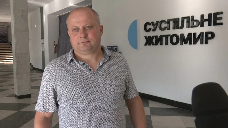 У Житомирі досі не зняли асфальт навколо дуба на вулиці Гнатюка: комунальники пояснили причину