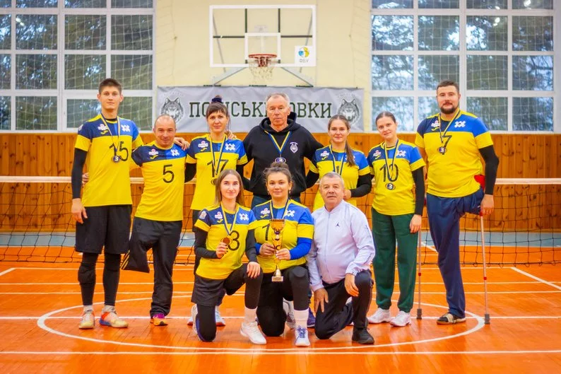 У Житомирі пройшов відкритий чемпіонат області з волейболу сидячи: визначили переможців