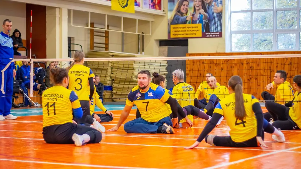 У Житомирі пройшов відкритий чемпіонат області з волейболу сидячи: визначили переможців