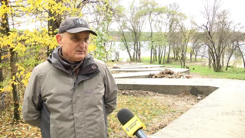 У житомирському Гідропарку будують інклюзивний спуск до річки Тетерів