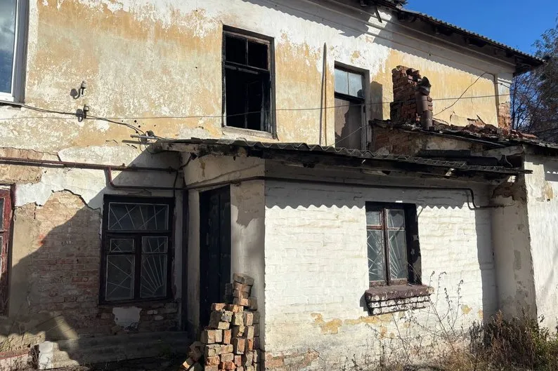 У Бердичеві визнали аварійним старий будинок на вулиці Мостовій: мешканців відселятимуть