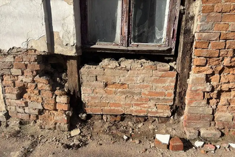 У Бердичеві визнали аварійним старий будинок на вулиці Мостовій: мешканців відселятимуть