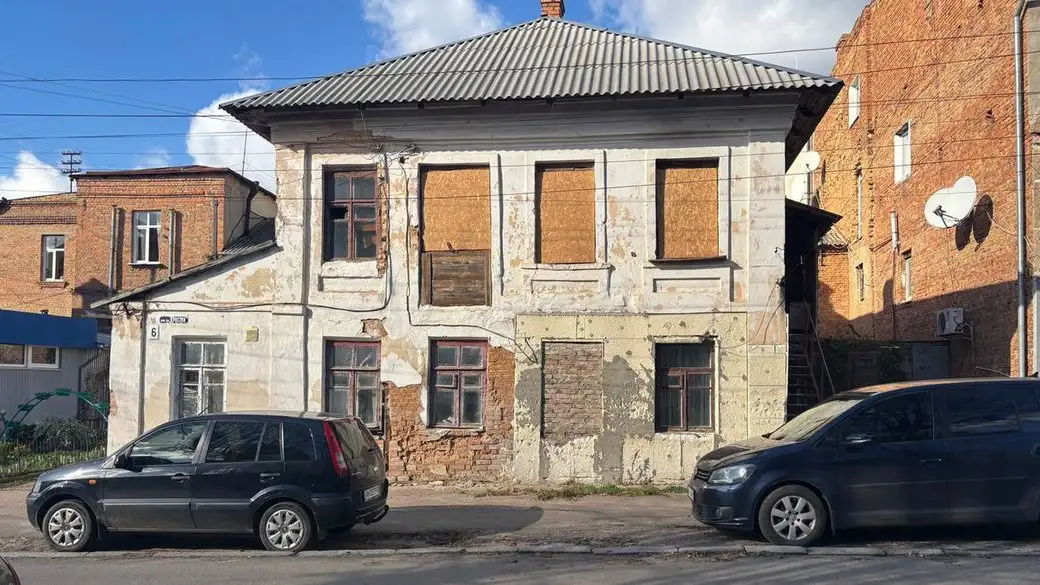 У Бердичеві визнали аварійним старий будинок на вулиці Мостовій: мешканців відселятимуть