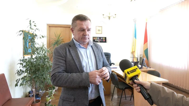 На Житомирщині ветерана, який повернувся з полону, спочатку відмовилися ставити в чергу на житло