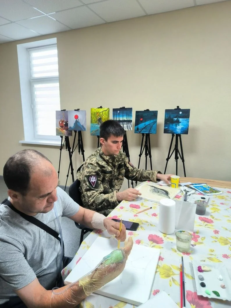«Відродження з попелу»: у Житомирі відкривається виставка Інни Лібович, що лікує через мистецтво