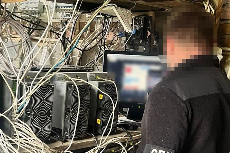 СБУ викрила у Житомирі підпільну криптоферму, що викрала державної електроенергії на понад 2 мільйони гривень