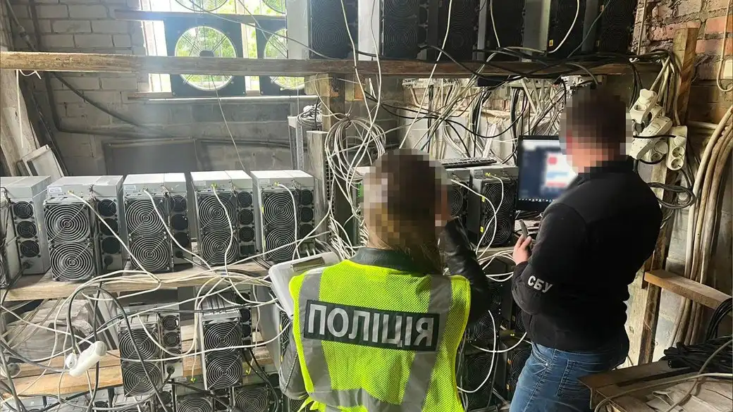 СБУ викрила у Житомирі підпільну криптоферму, що викрала державної електроенергії на понад 2 мільйони гривень