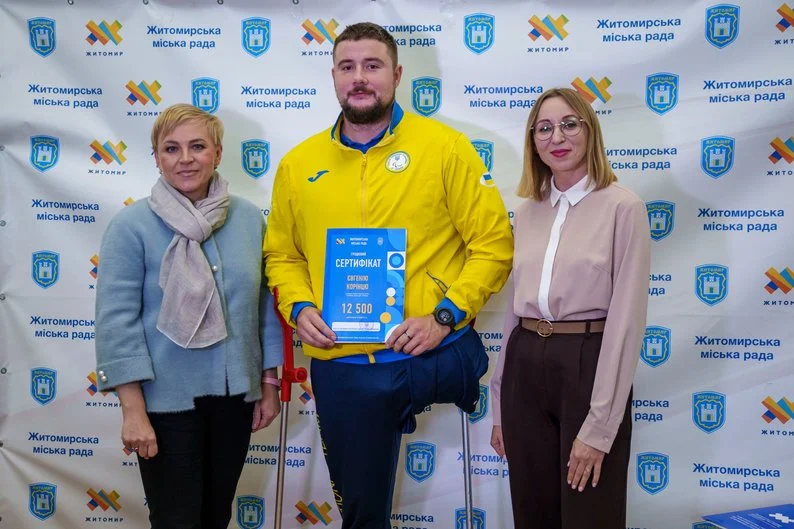 Житомирських спортсменів, які перемагали на міжнародних змаганнях, відзначили грошовими сертифікатами