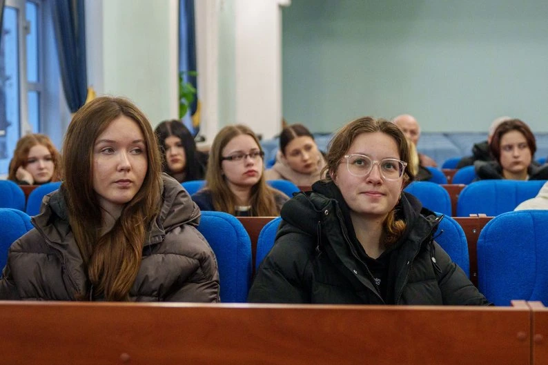 «Правда для молоді є ключем»: у Житомирі перший демократично обраний міський голова зустрівся зі слухачами Школи місцевого самоврядування