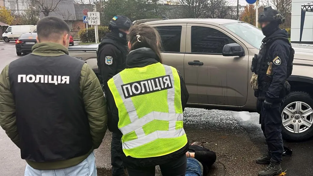 На Житомирщині водія міжнародних перевезень підозрюють у схемі виїзду військовозобов’язаного за гроші