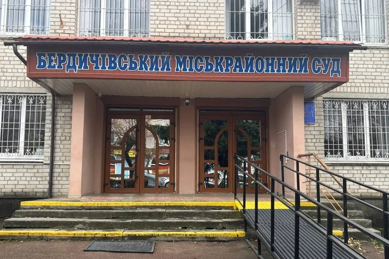 У Бердичеві двоє суддів заявили самовідвід у справі про диверсію та підпал автомобілів