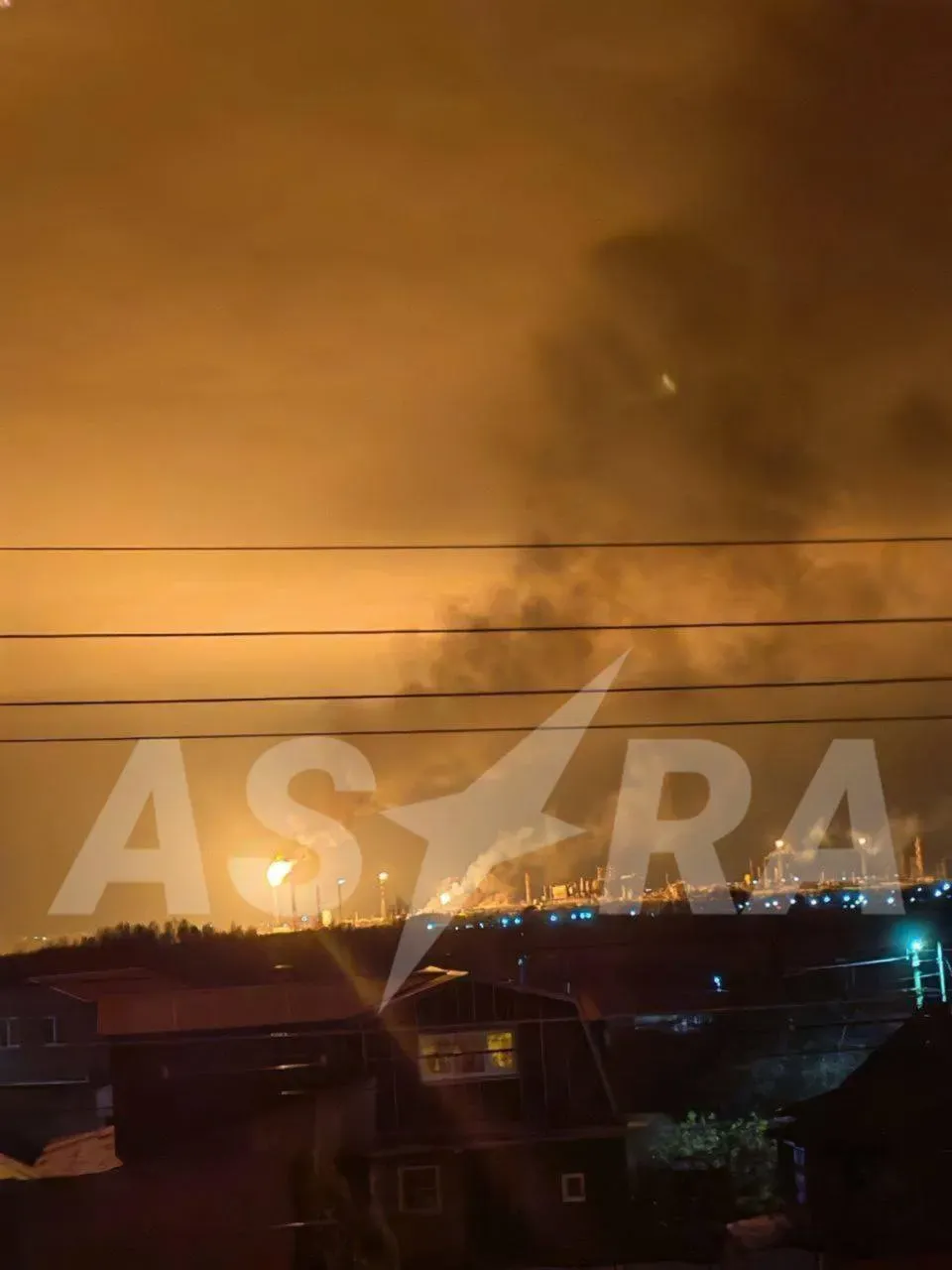 У Росії дрони вдарили по підприємствах «Лукойл» та «СІБУР»: пролунали вибухи і спалахнула пожежа
