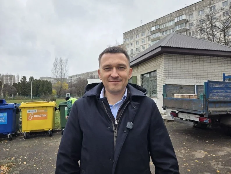 У дев’яти освітніх закладах Житомира встановили баки для роздільного збору сміття