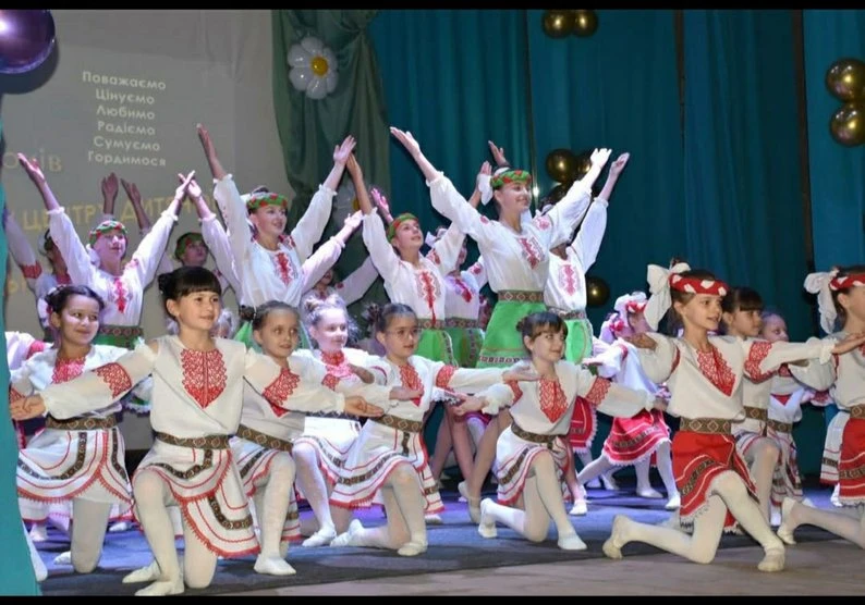 Ансамбль “Сузір’я” вже більше 25 років навчає дітей Олевської громади хореографії