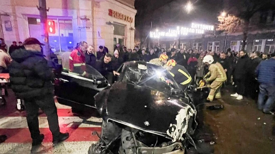 У центрі Житомира після ДТП померла ще одна 17-річна пасажирка Mercedes Benz