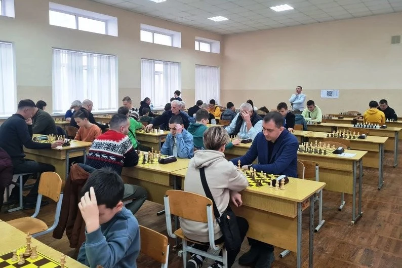 У Житомирі зіграли в шахи заради пам’яті Артема Сачука та підтримки ЗСУ