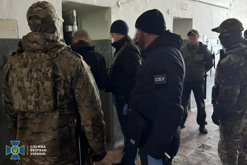 У Житомирській колонії викрили схему постачання наркотиків: затримано співробітника установи та ще трьох учасників
