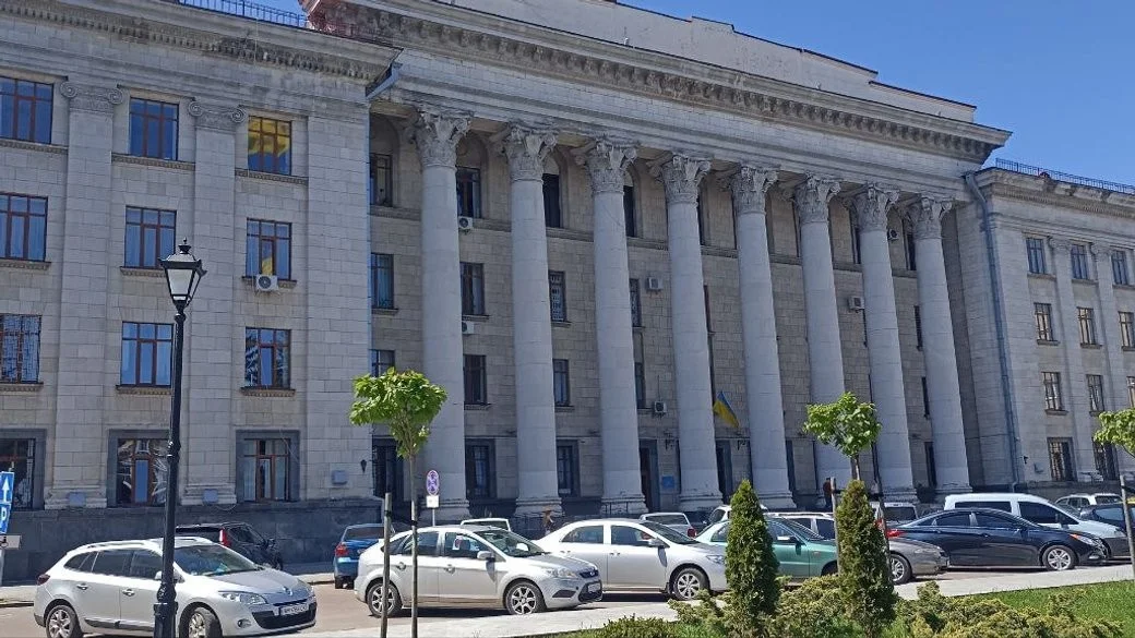 15 років за гратами: в Житомирі суд визнав винним чоловіка у зґвалтуванні малолітньої падчерки