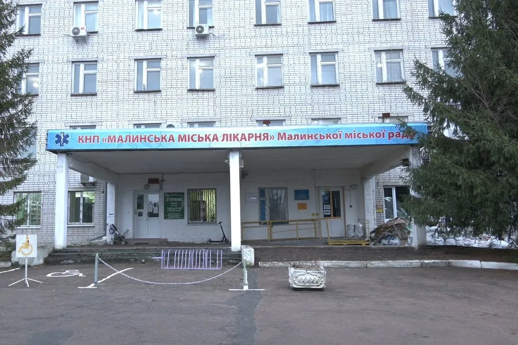 У центрі Малина безпритульний собака напав на жінку: містяни б’ють на сполох
