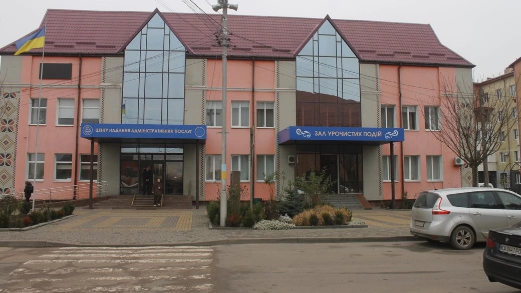Олевськ шукає баланс між урочистостями і сервісом: комісія погодила річну оренду зали ДРАЦС