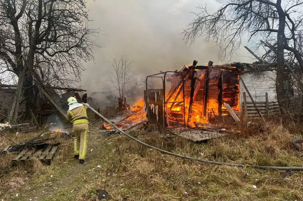 Трагічна пожежа у Коростенському районі: рятувальники виявили загиблого чоловіка