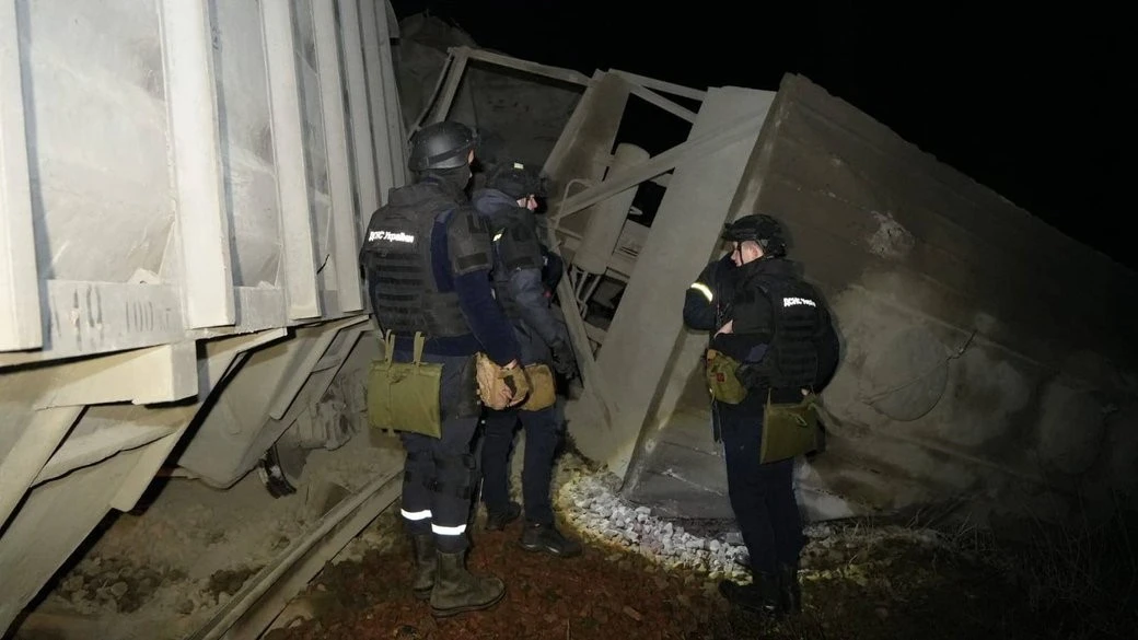 Залізнична аварія біля Коростеня: поїзд зійшов з рейок після ймовірної детонації дрона