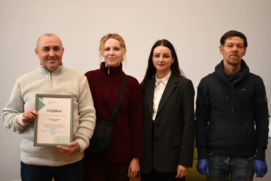 Варязький меч Х–ХІ століть відкрито на Житомирщині: родина передала знахідку у музей