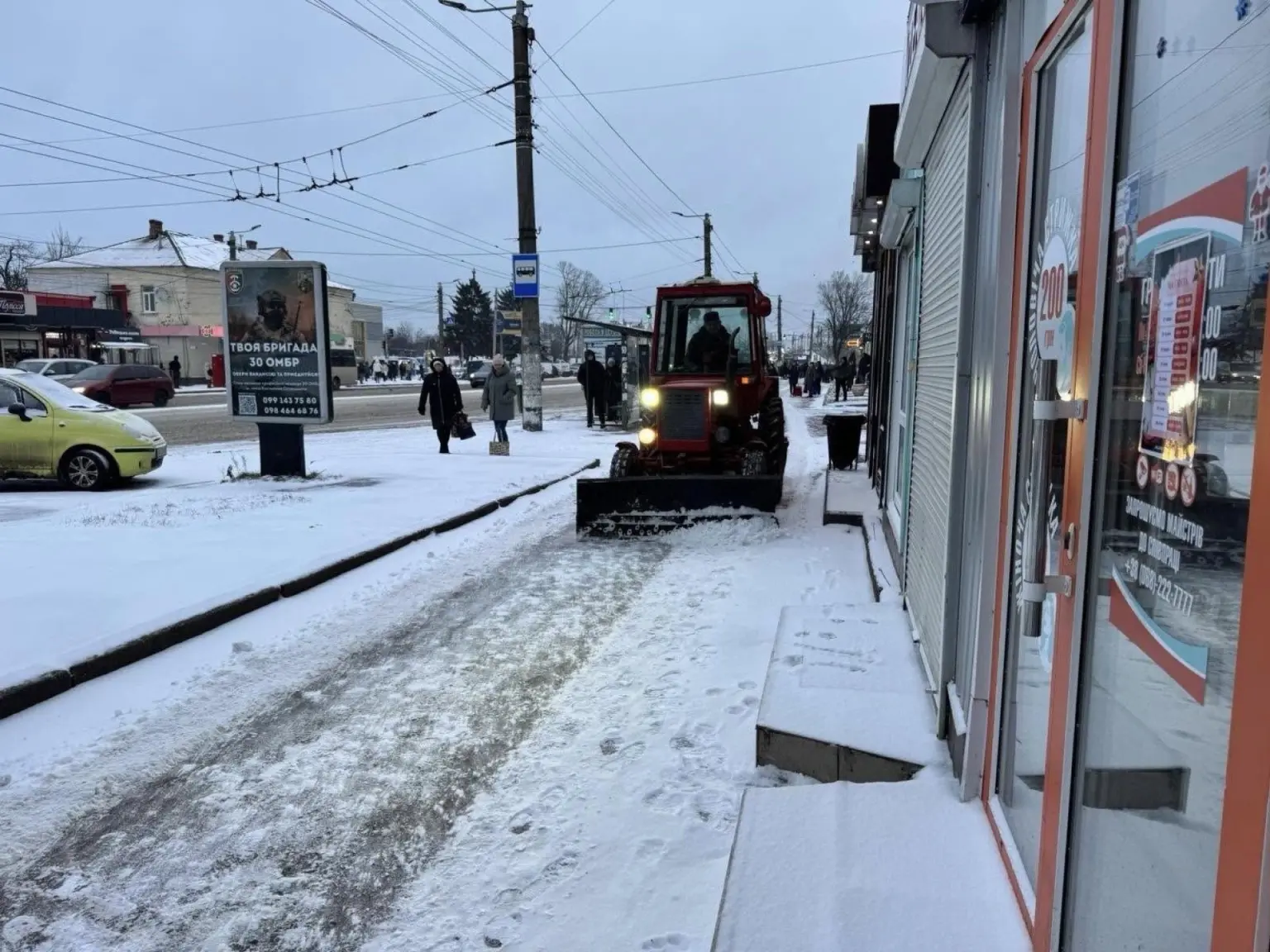 Житомир готує дороги та тротуари до снігових випробувань
