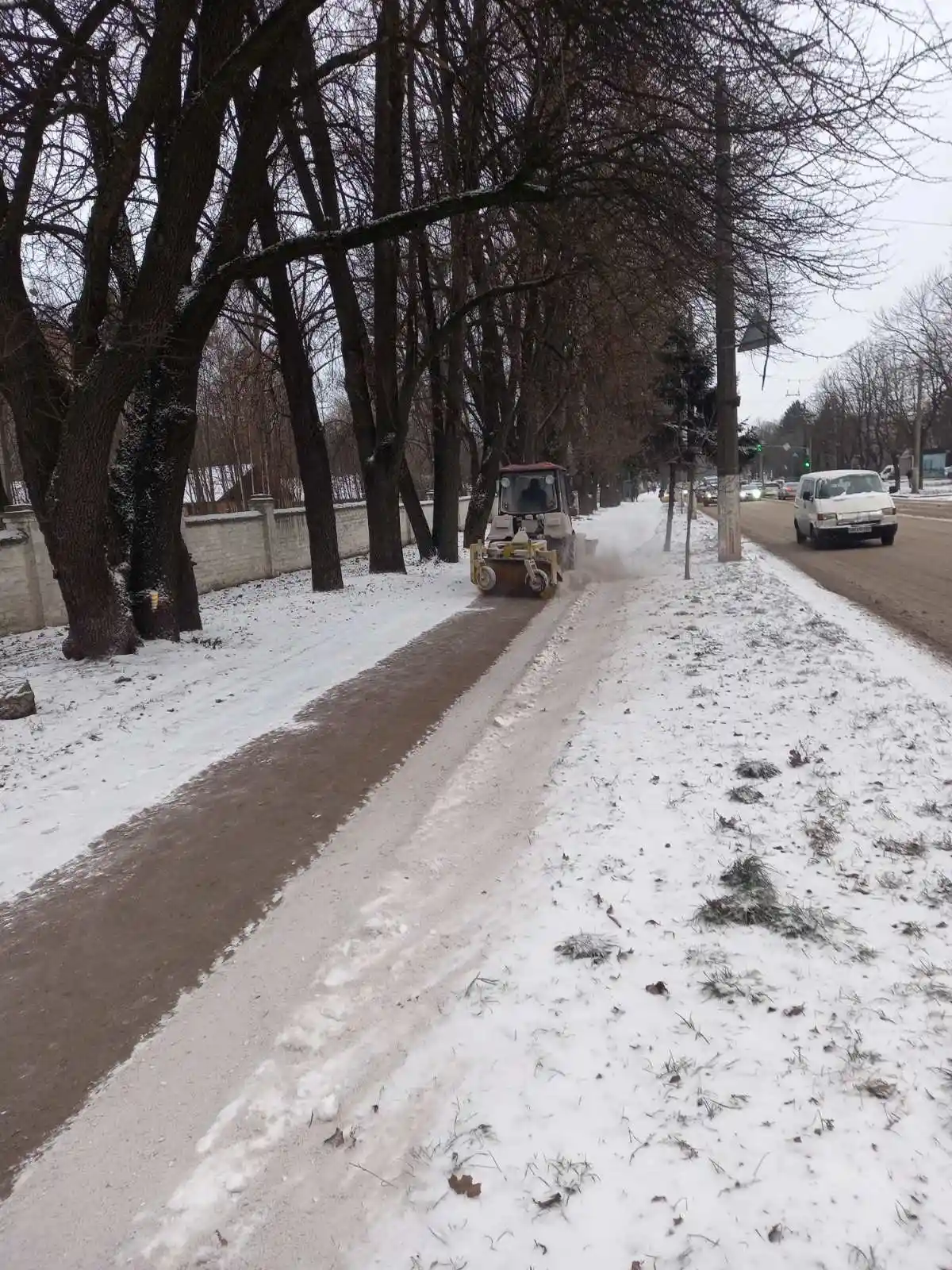 Житомир готує дороги та тротуари до снігових випробувань