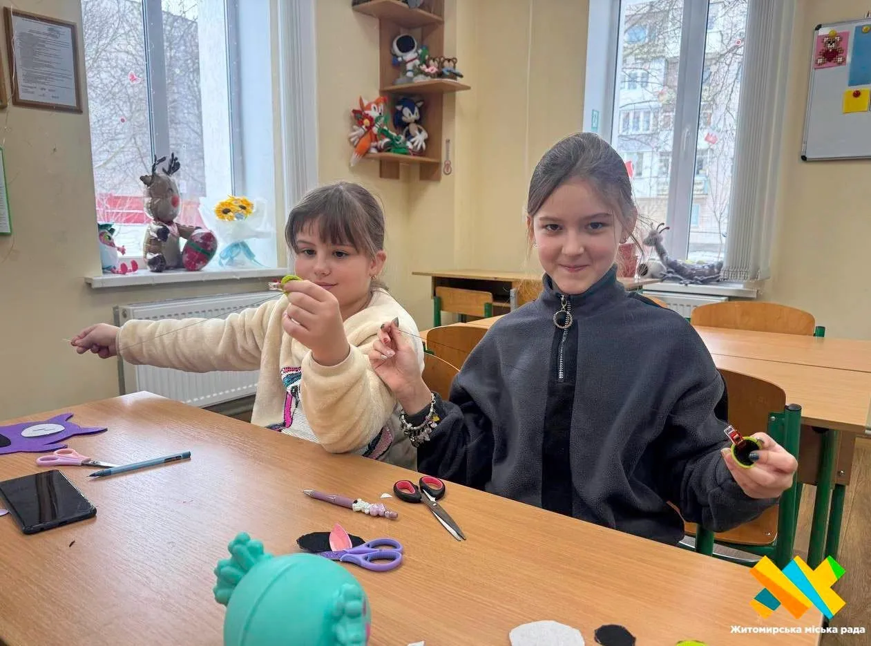 Фантазія на дотик: як у Житомирі діти створюють власних героїв із фетру