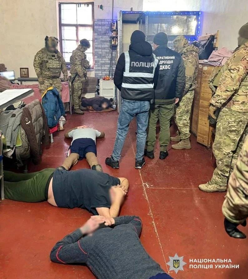 Посилки з подвійним дном: на Житомирщині перекрили наркотрафік до виправної колонії