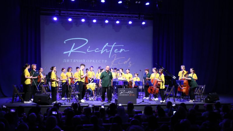 У Житомирі змінили диригента дитячого оркестру "Richter Kids" — колектив продовжує виступати