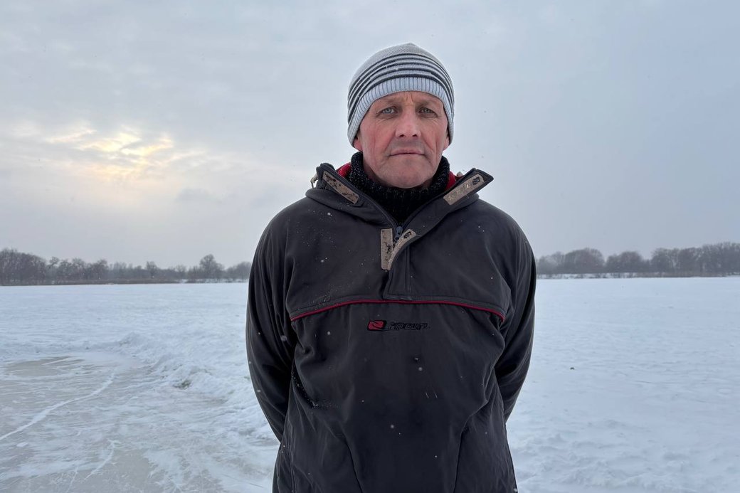 Бердичівська річка перетворилася на зимову ковзанку та хокейну арену завдяки місцевим