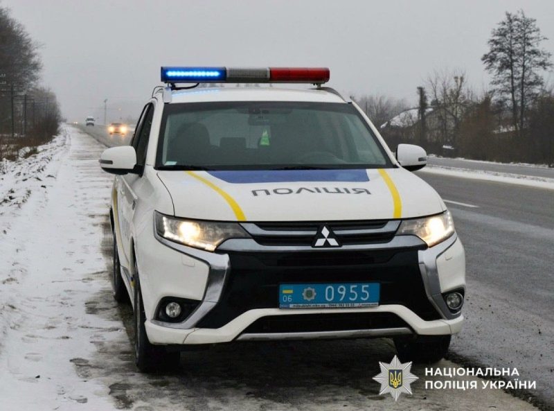 Фальшиве посвідчення з соцмережі: 27-річну водійку на Житомирщині передають до суду