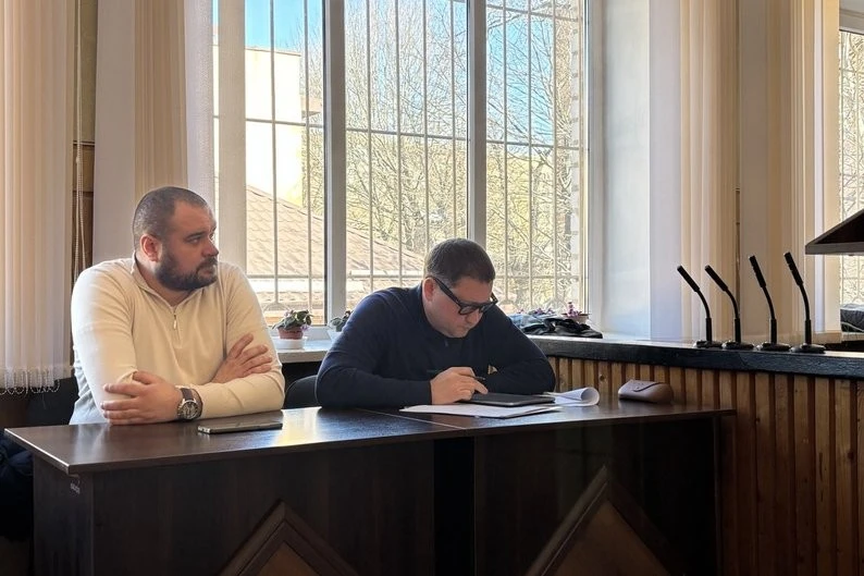 Суд у Бердичеві розглядає справу про забруднення річки: ексдиректора комунального підприємства звинувачують у порушенні правил охорони вод