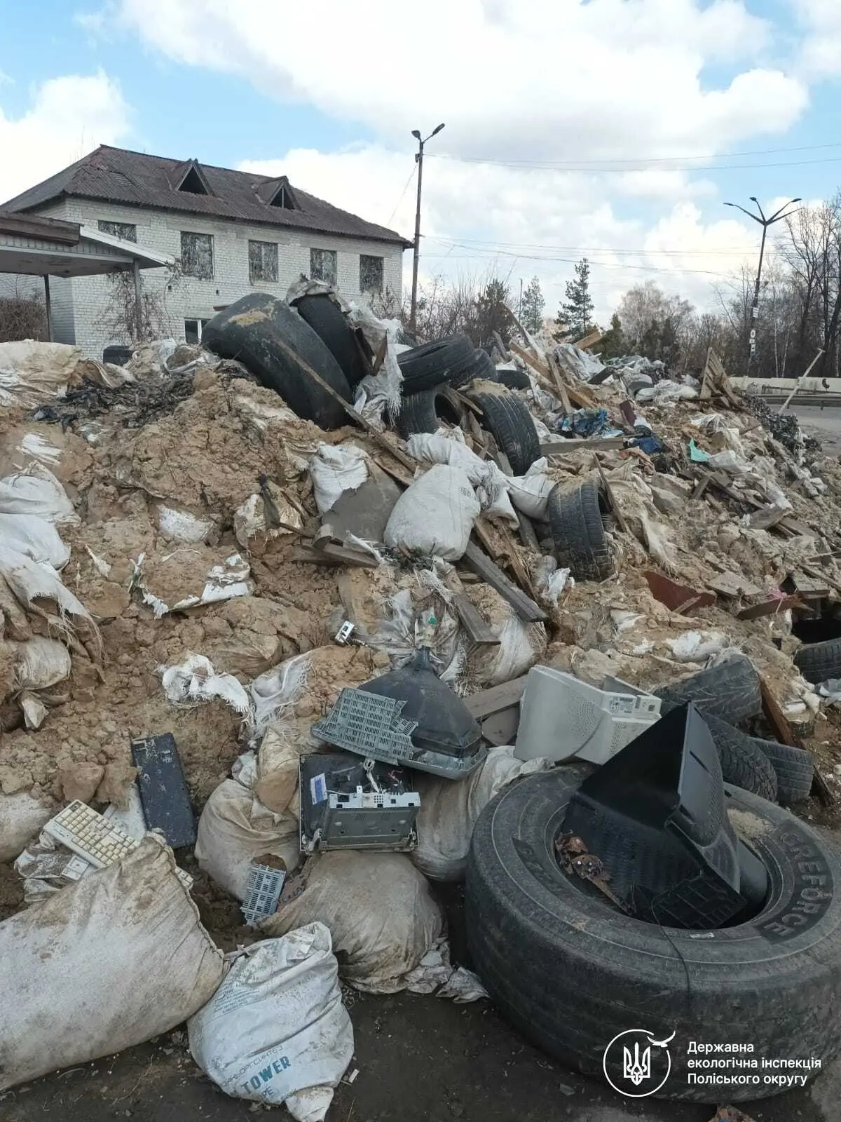 Екологічна інспекція виявила нелегальні звалища на Житомирщині та вимагає їхньої ліквідації