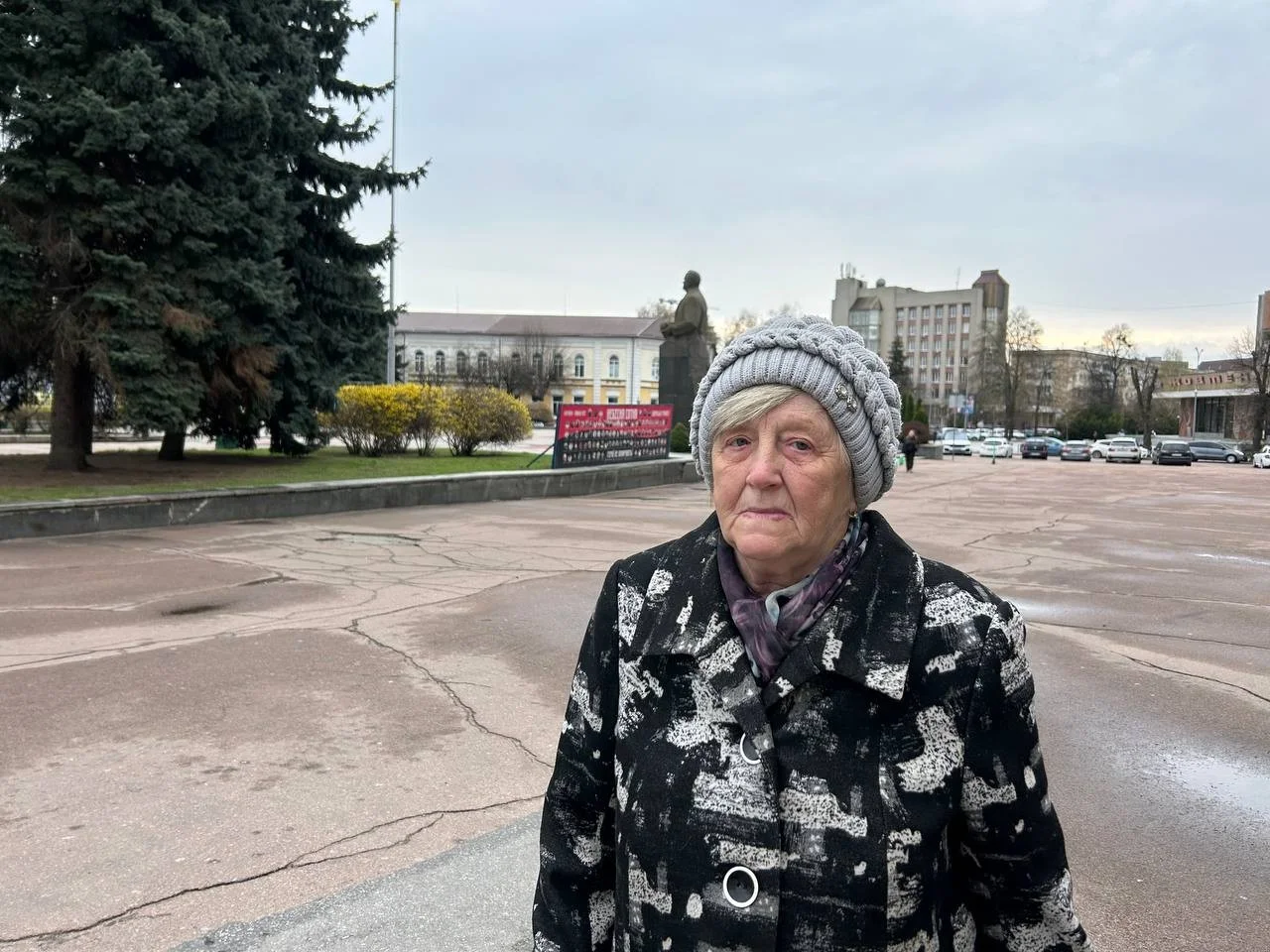 Майдан Корольова без ялин: у центрі Житомира готують демонтаж п’яти сухостійних дерев