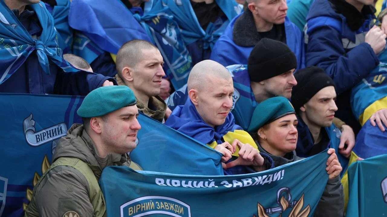 Повернення з неволі: Україна визволила 182 людини у великому передсвятковому обміні