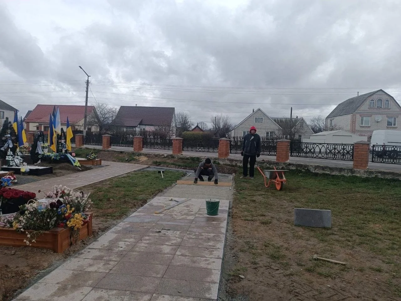 Турбота про пам’ять: у Звягелі комунальники офіційно доглядатимуть за могилами