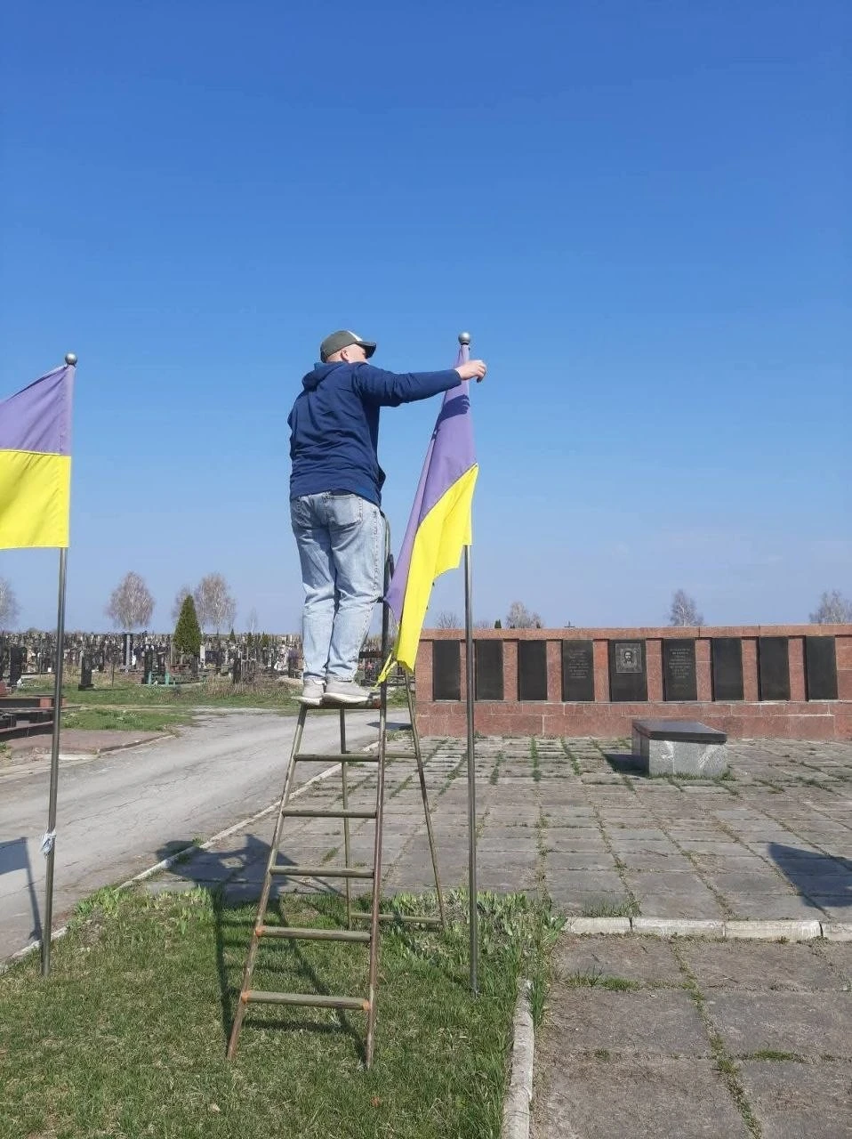 Турбота про пам’ять: у Звягелі комунальники офіційно доглядатимуть за могилами