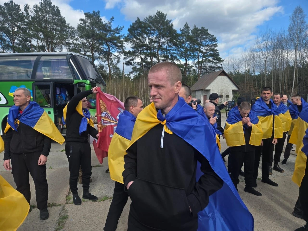 Україна повернула з полону 193 захисників – серед них поранені та молоді військові